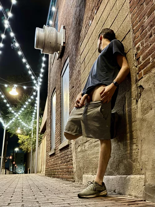 Meet me in the alley 