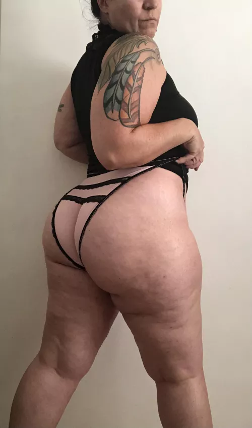 What color of panties do you like? 