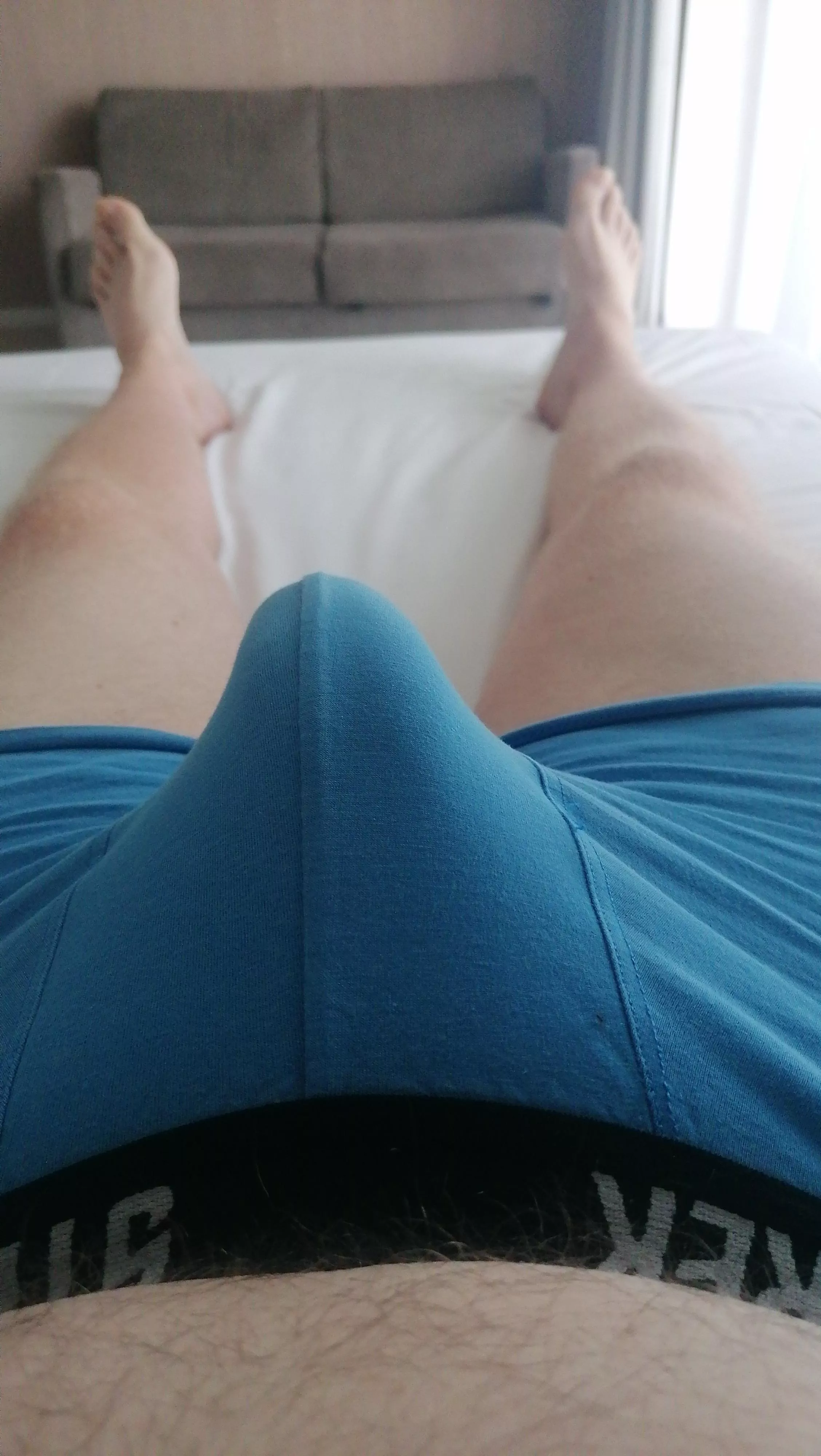 (44) being bulgy in my hotel room while browsing reddir