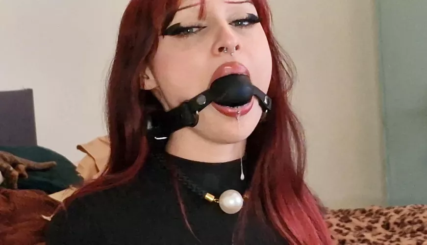 Actually in love with my new big ball gag 🖤