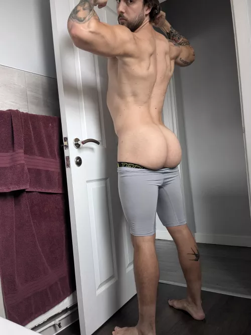 Benefits of squatting 😜