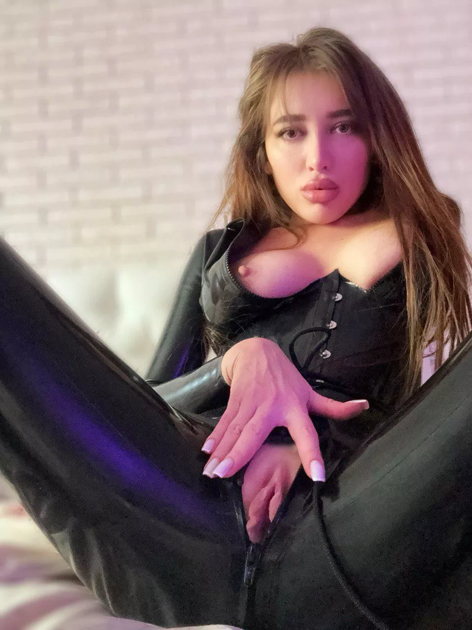 Black latex makes you sweat more so I unzip my pussy 
