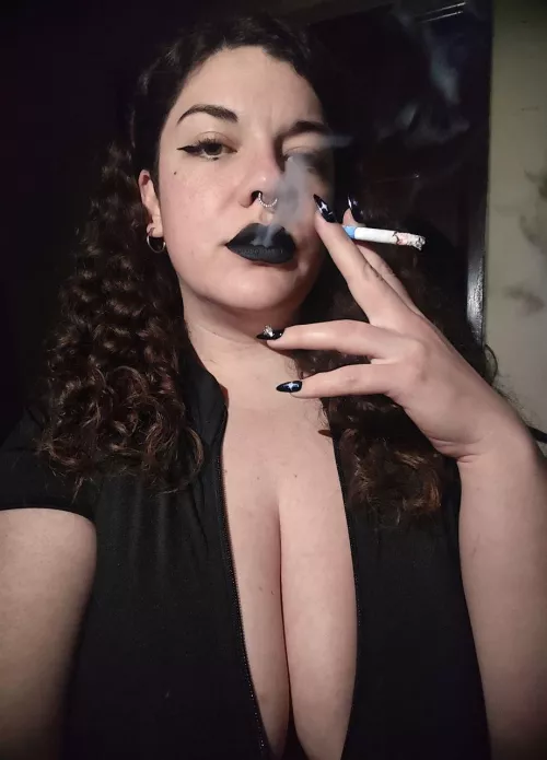 Busty goth smoking.jpg lol