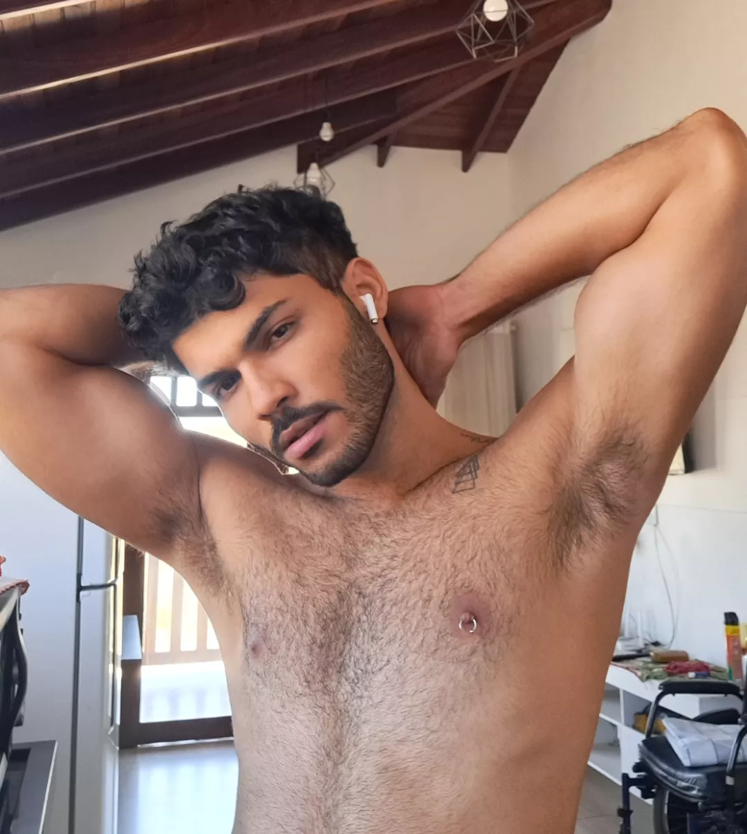 Do u wanna lick or sniff first? 