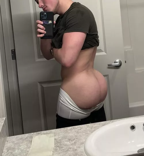 Do you like short guys? I’m 25 and I’m only 5’6” tall