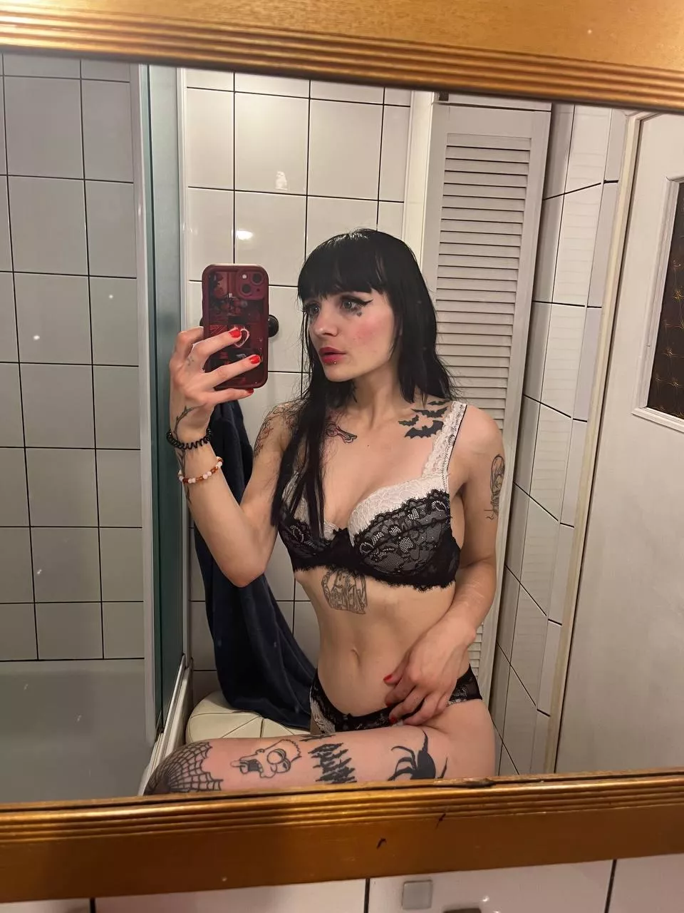 Do you like smol girls with tats 