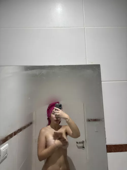 Dripping wet and tempting after a shower… 😏