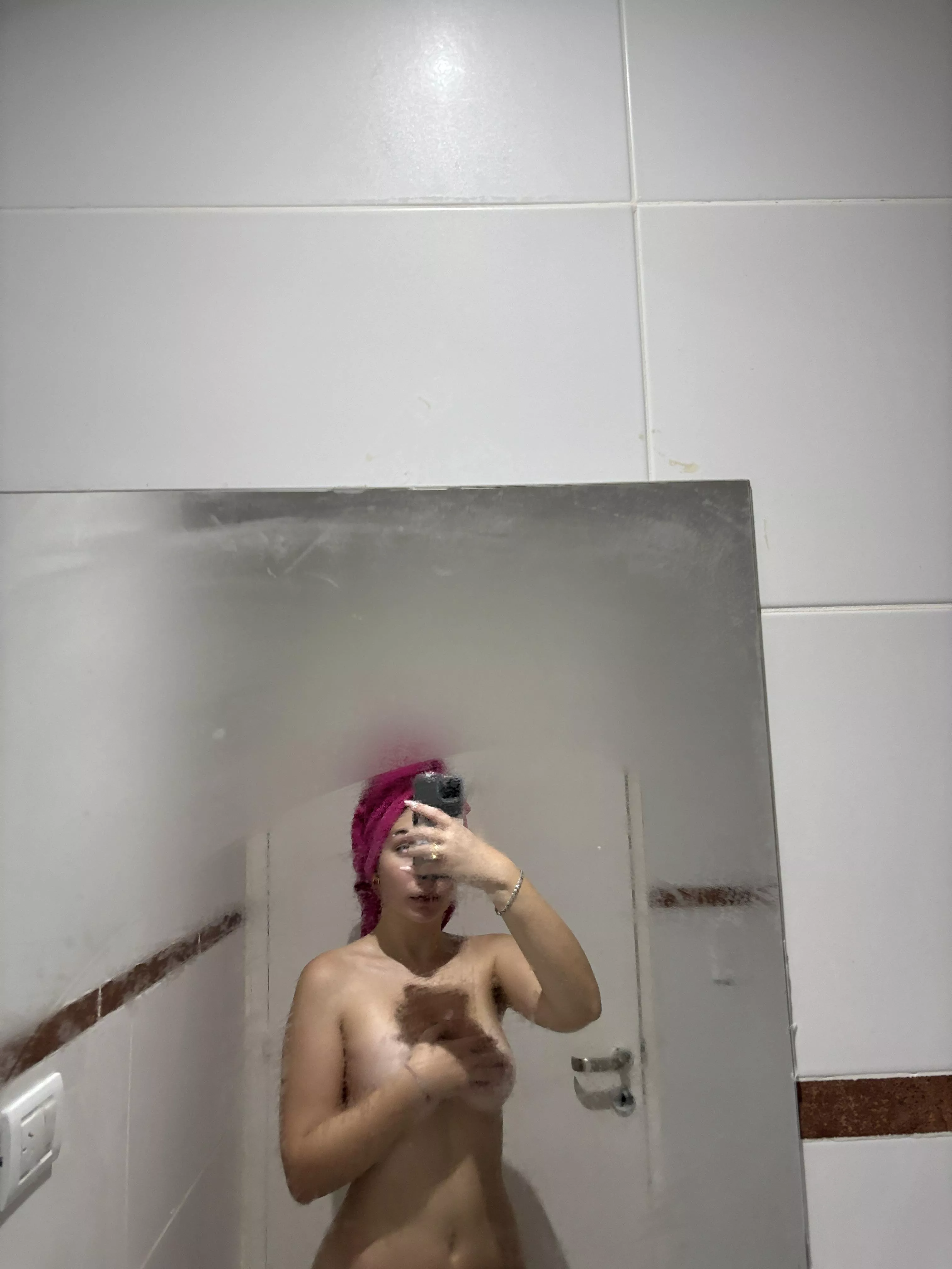 Dripping wet and tempting after a shower… 😏