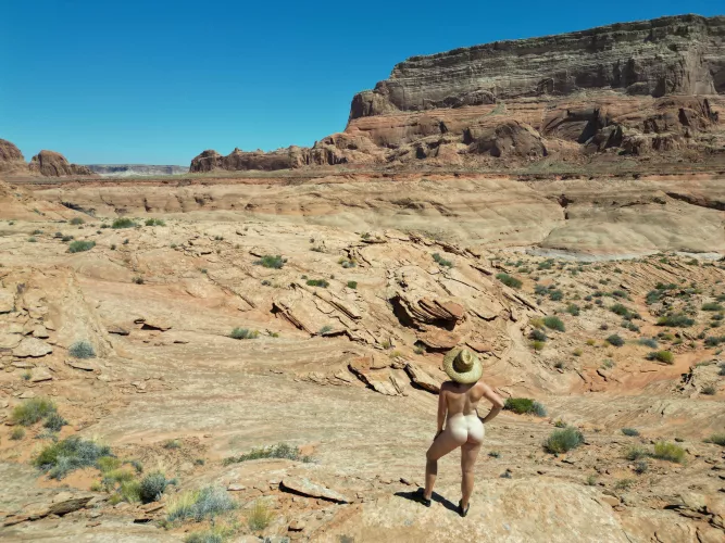 First time hiking nude, tbh I kinda liked it 🤫