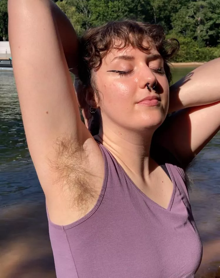 I love showing off my fuzzy body outside 