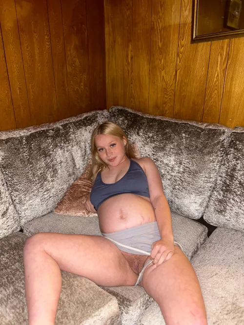 I text you to come over , you walk in & see this! Wyd?