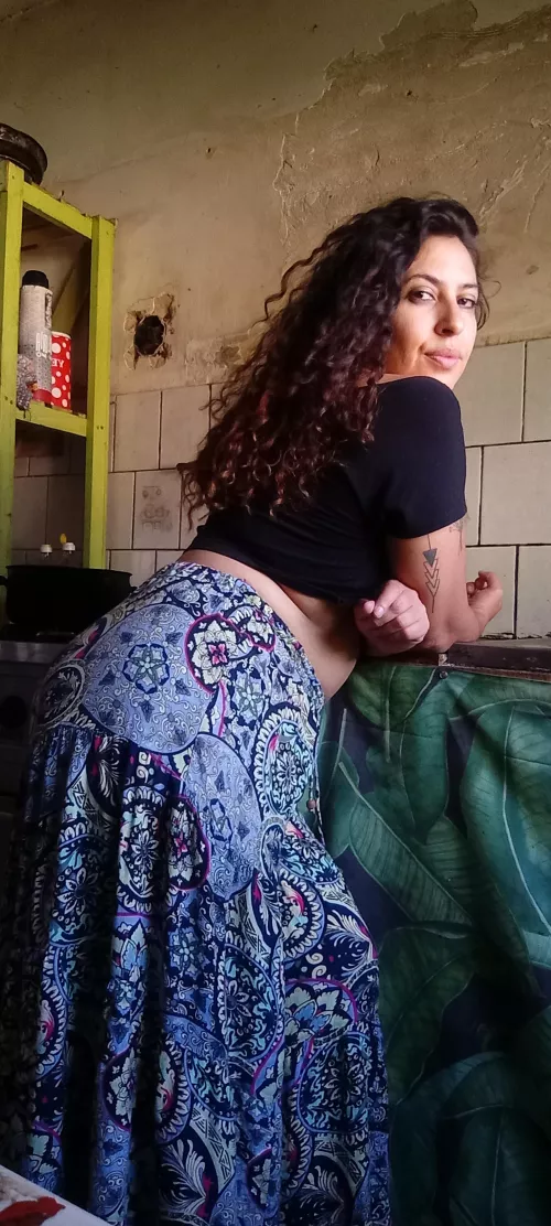 If you like older school run Moms….(41F)