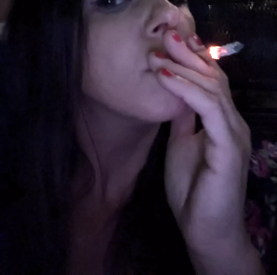 I'm addicted to Nicotine,and sex.I can never get enough. I'm a smoking Nymphomaniac🫦