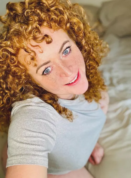 [IRTR] who's excited for autumn where everything will be orange, freckles included