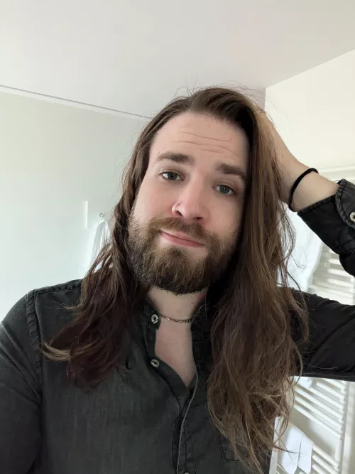 Looking for some people to play Dbd or Overwatch. Or just people to chat with