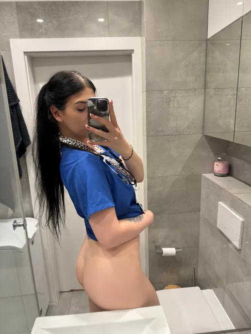 meet me in the bathroom for lunch