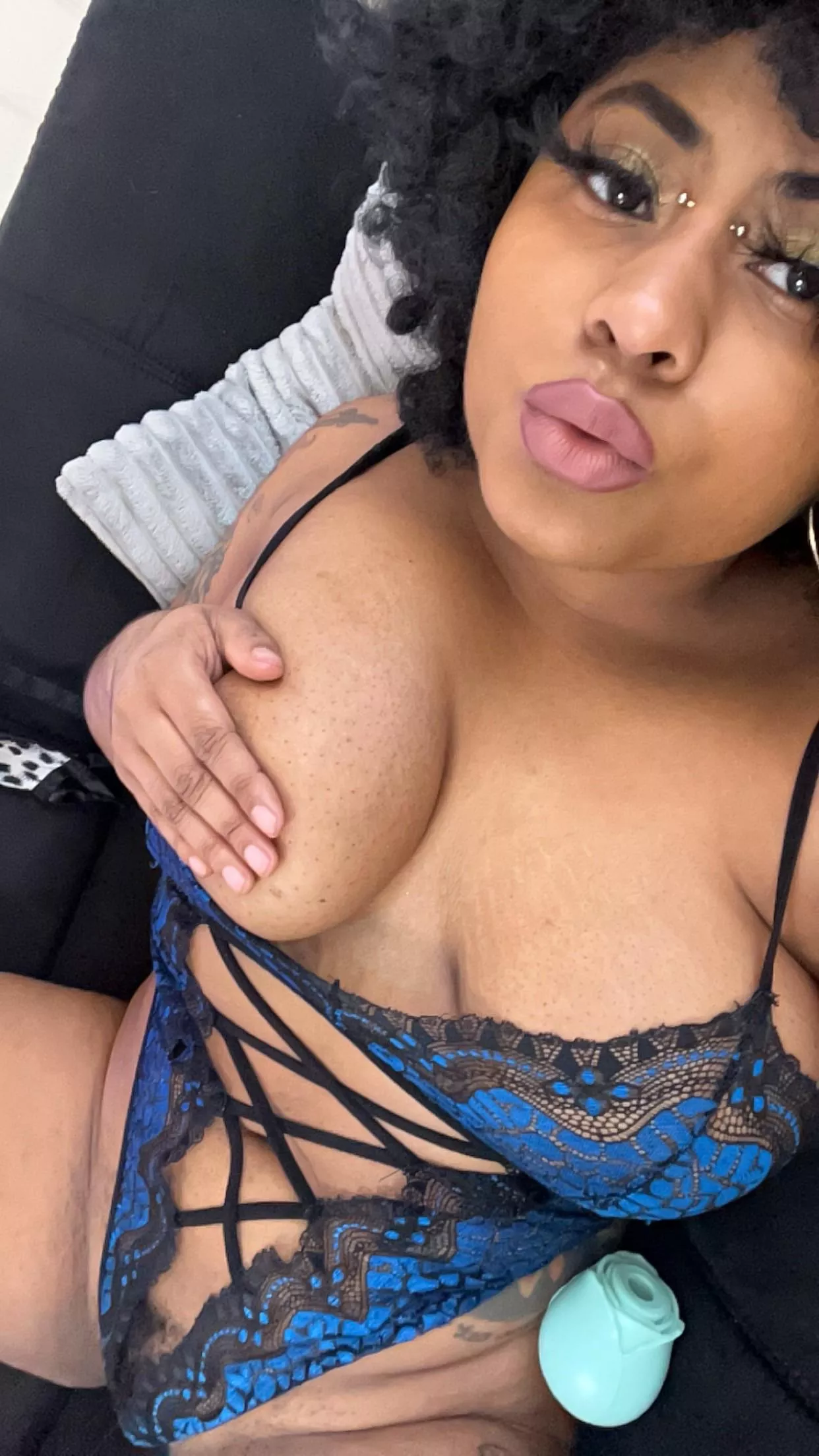 Carpet matches the drapes😝