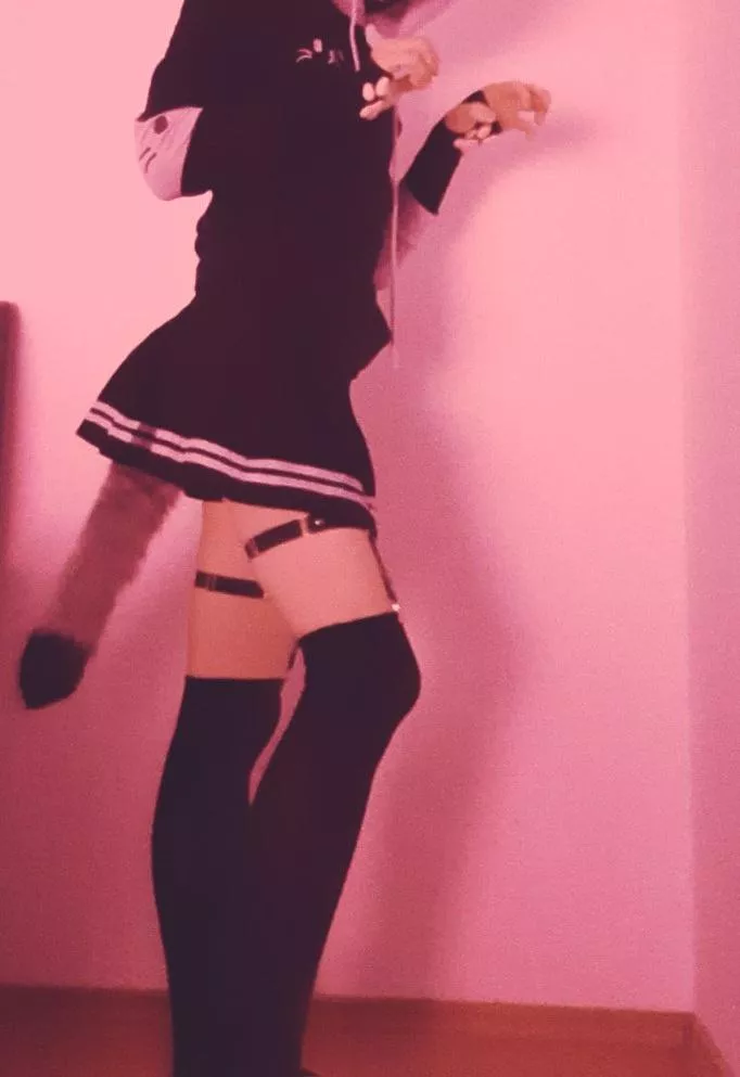 I'm such a silly femboy kitty uwu 