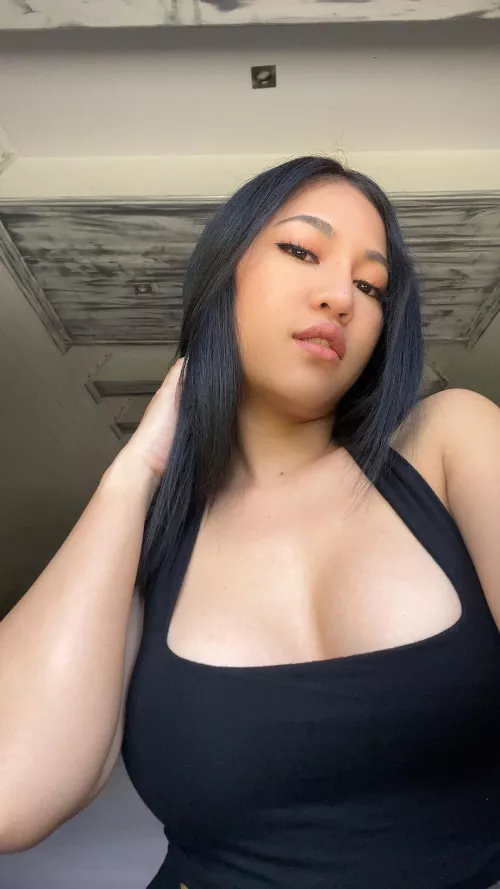 Is this selfie enough to make you curious about me?