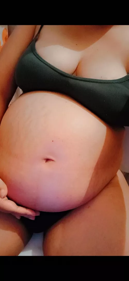 My pregnant belly is getting bigger and bigger.