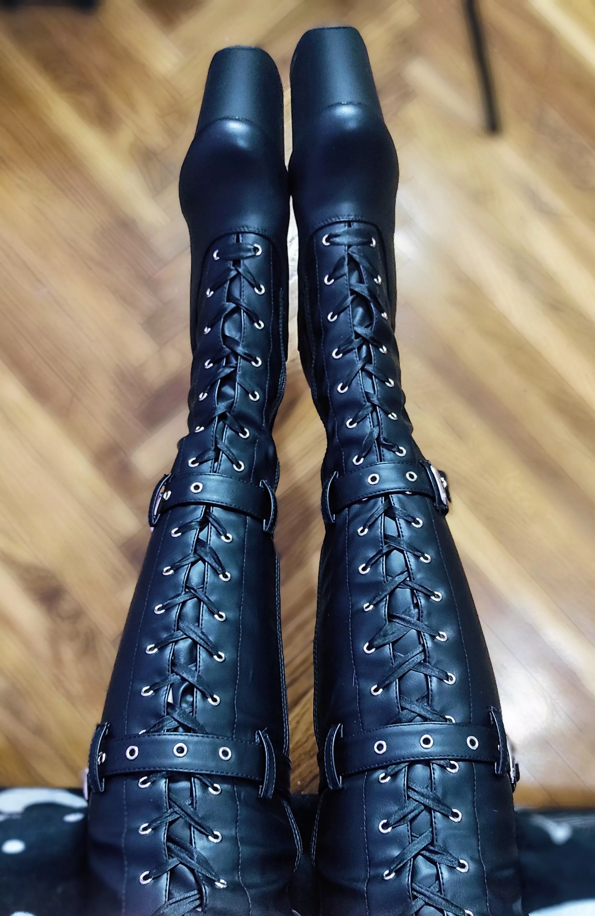 Ofc I won't be doing all the lacing myself. It's your job, bootslave 