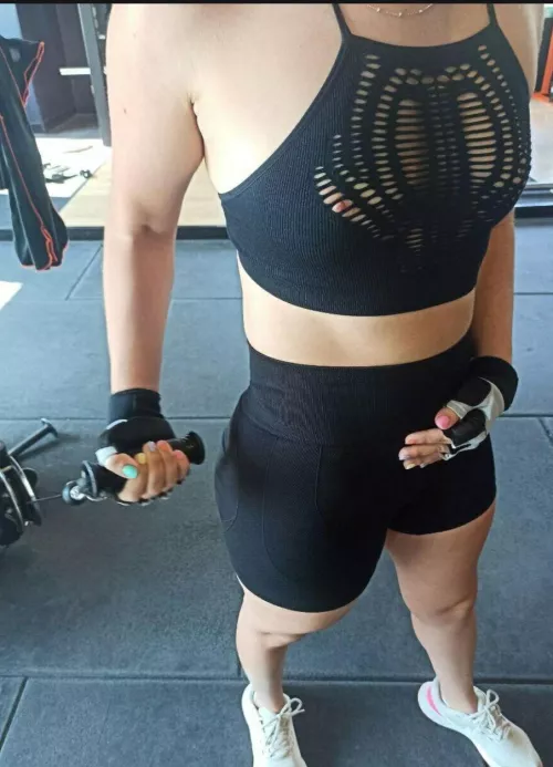 Okay, not the *BEST* quality you've ever seen, but both the camera girl and I were nervous, in case we were being too obvious hahahaha.