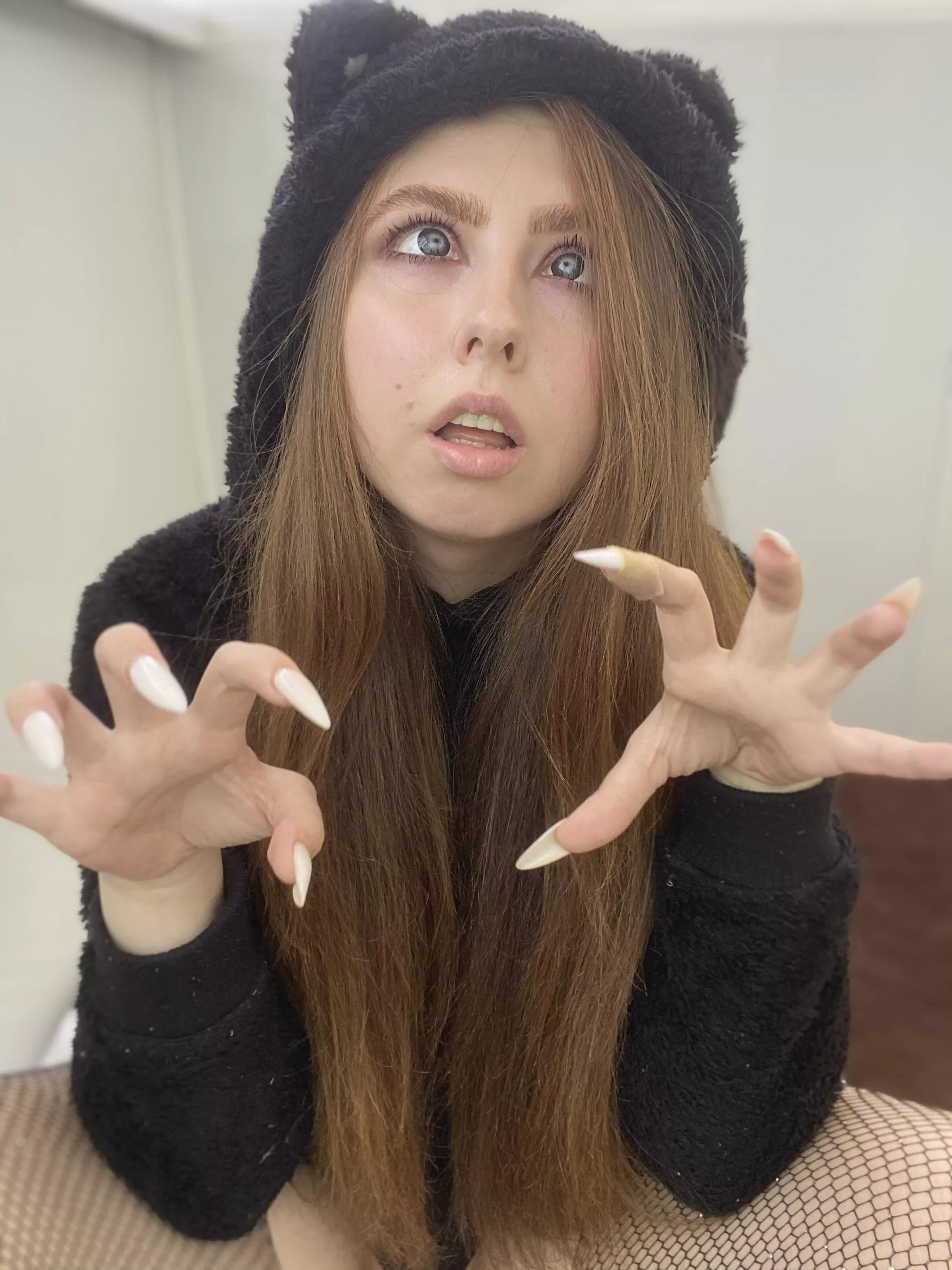 Purr, my sharp claws want flesh