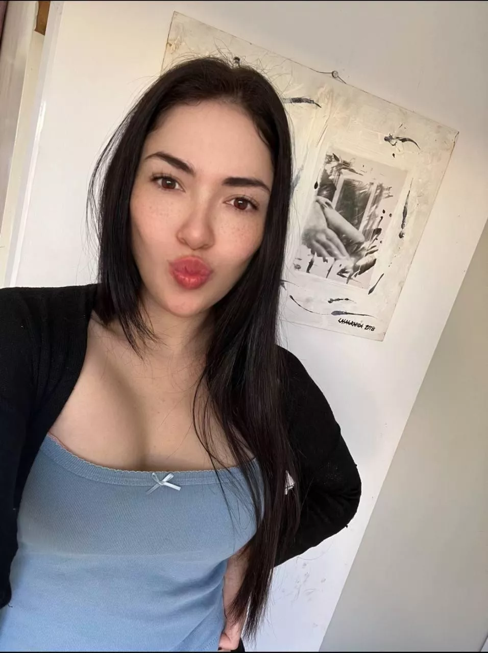 Some lucky guys will get nudes today 