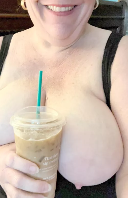 Trying Starbies new iced apple crisp oat milk shaken espresso today!🍎☕️🍎