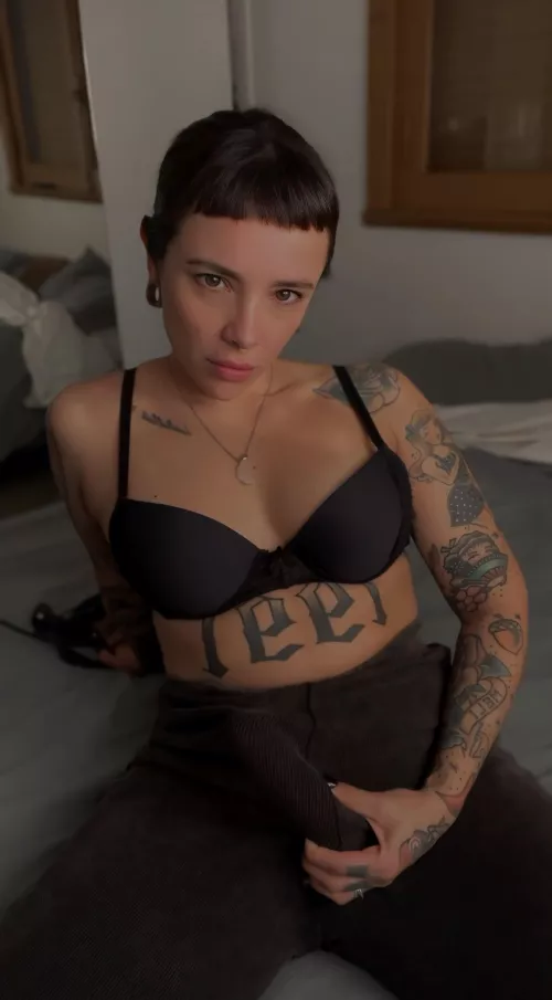 Would you date a dom girl who likes pegging?

