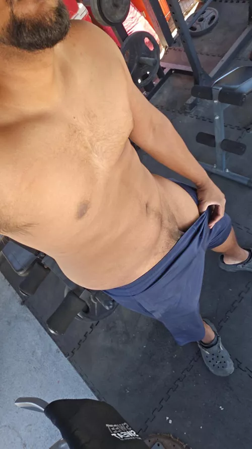 32 yo Naughty Nurse. Here to find like minded people. 