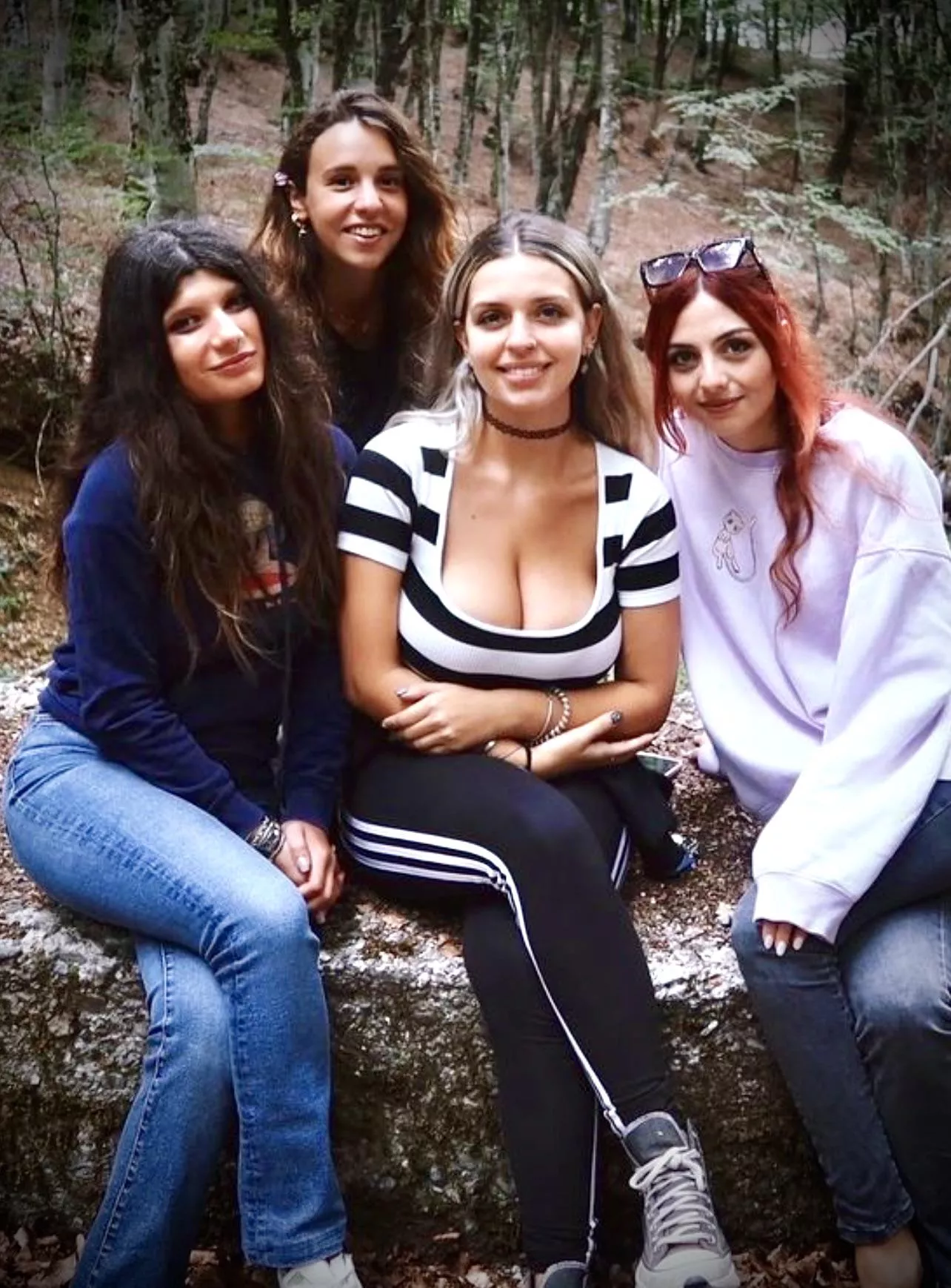 ALWAYS THE CENTER OF ATTENTION 🤤