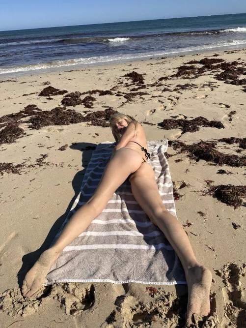 Beachy girl in a bikini kinda life