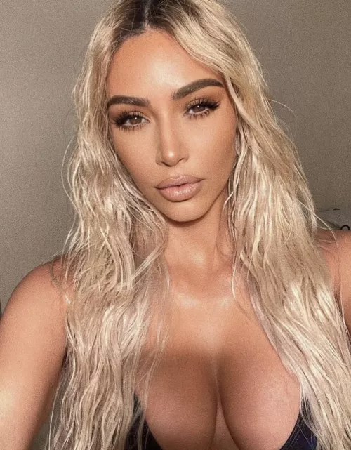 Blonde Kim 😍