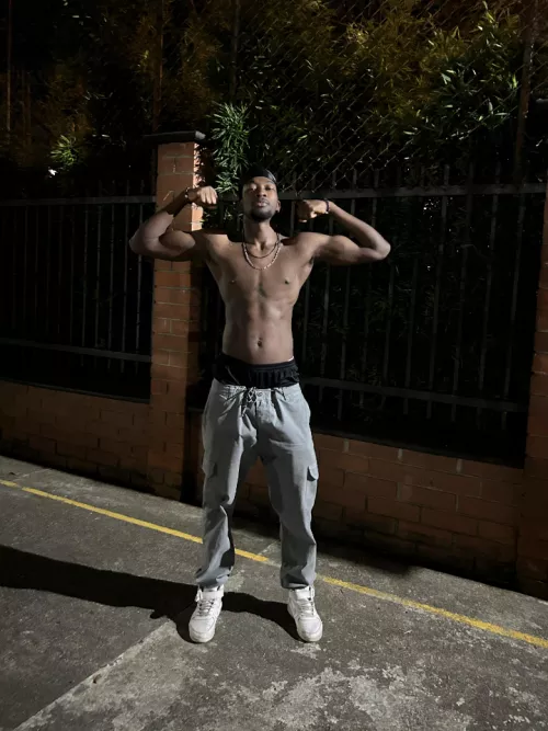 Come make your 20yr old college master richer before I start classes tomorrow😏DMs open🤑