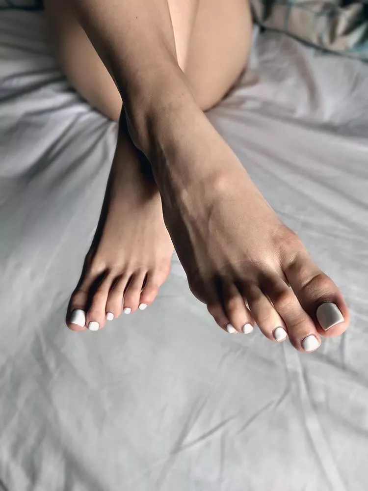 Do you like long toes? <3