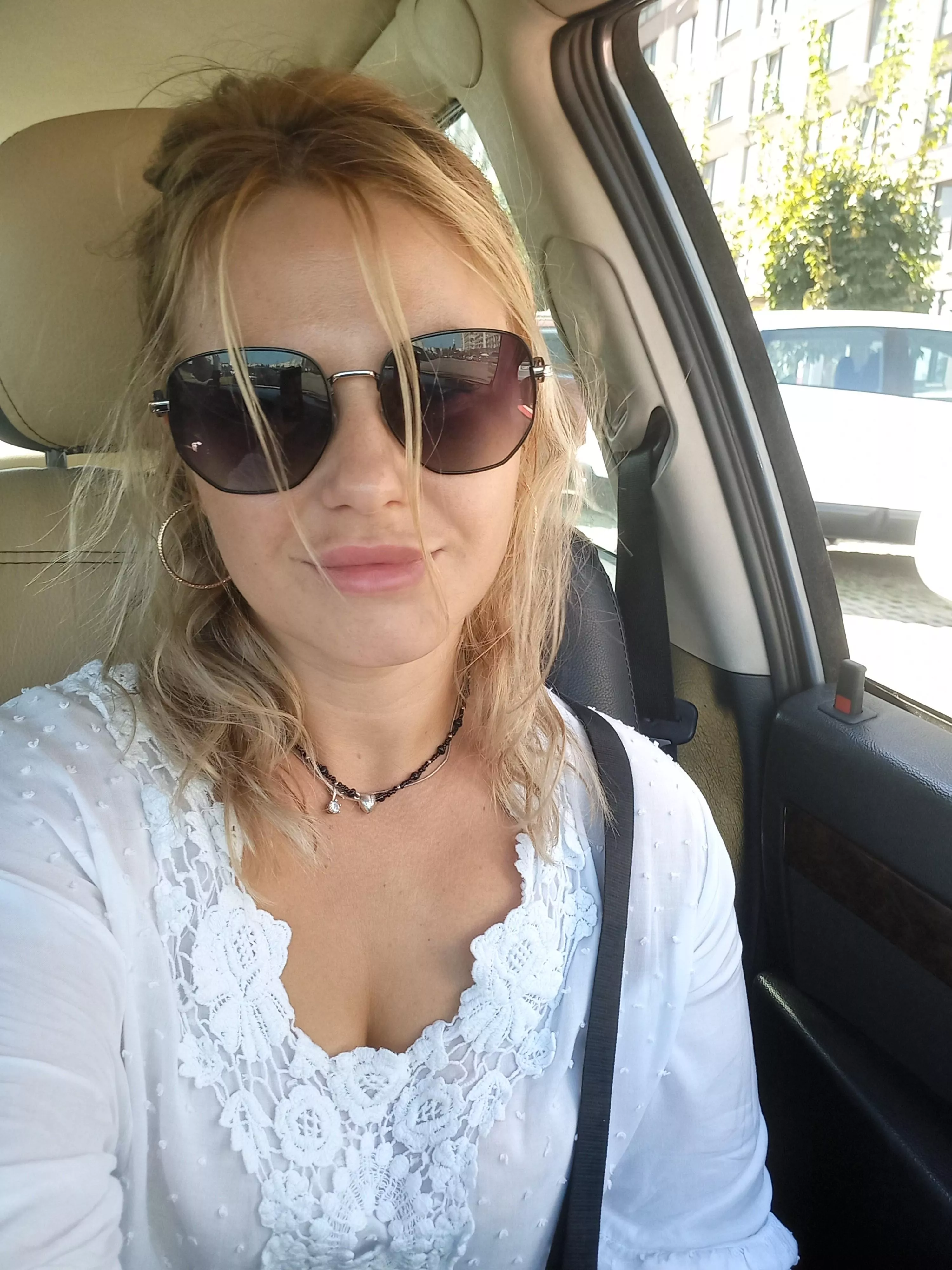 feeling good so i am taking selfies