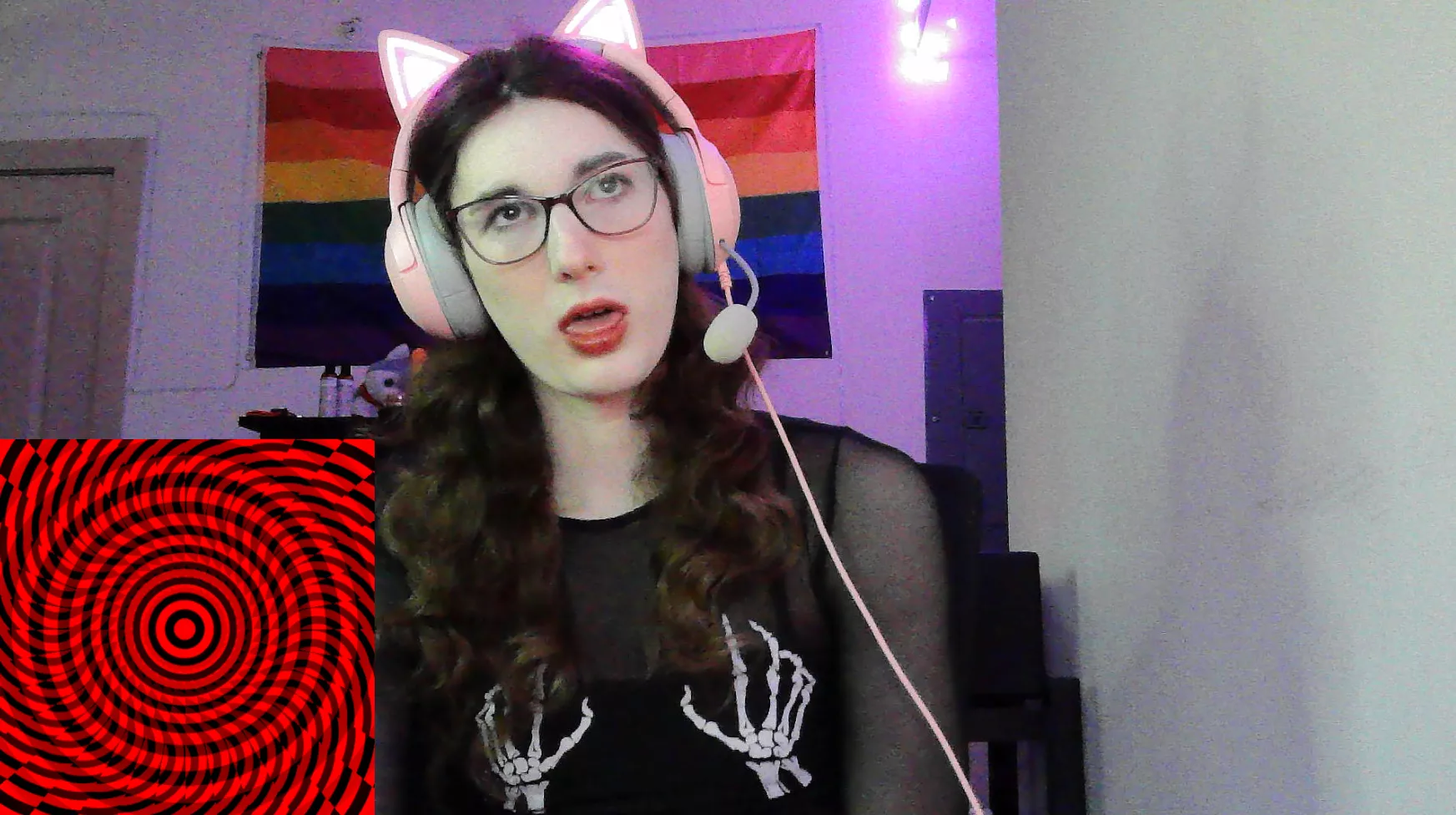 Getting hypnotized on stream come online and break my brain with me link in comments