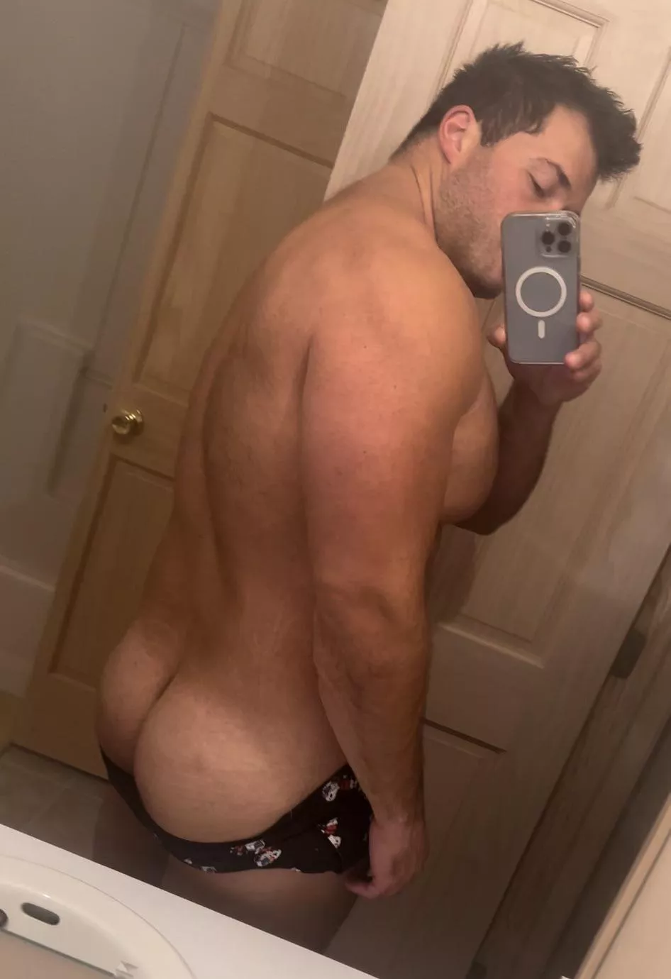 Mark Jansen (BB19) is posting multiple thirst traps on Twitter every day