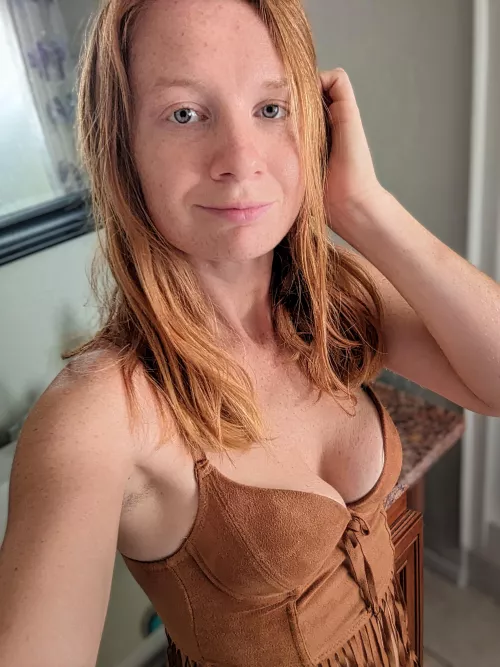 Red hair, bold stares👁️ [F27]