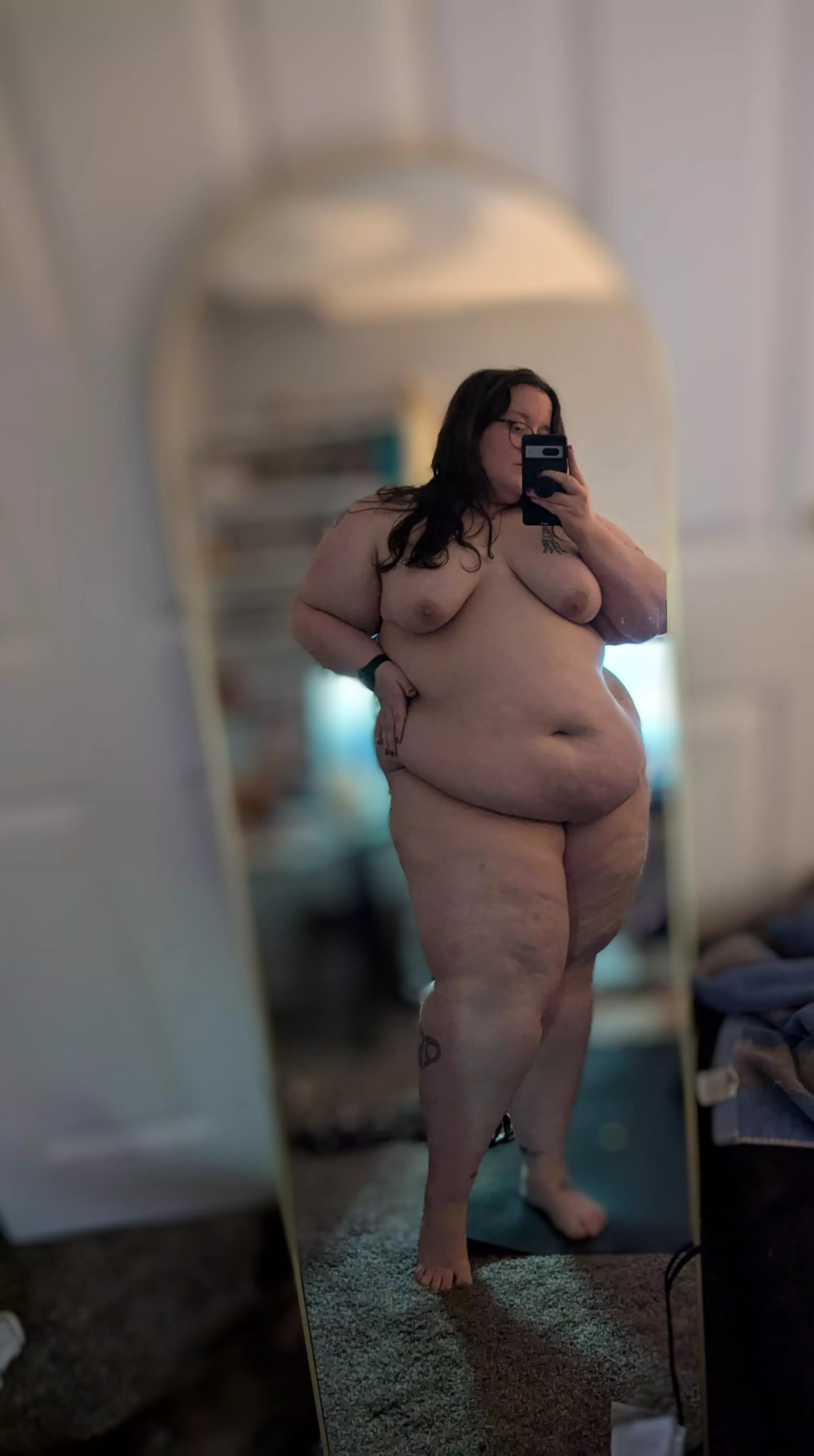 Squeeze my tummy and tell me I'm pretty. 🍑