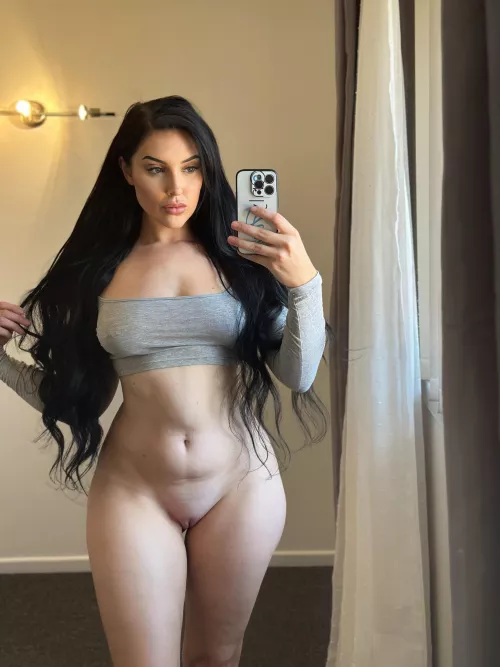 Thick thighs and a fat pussy are the best combo