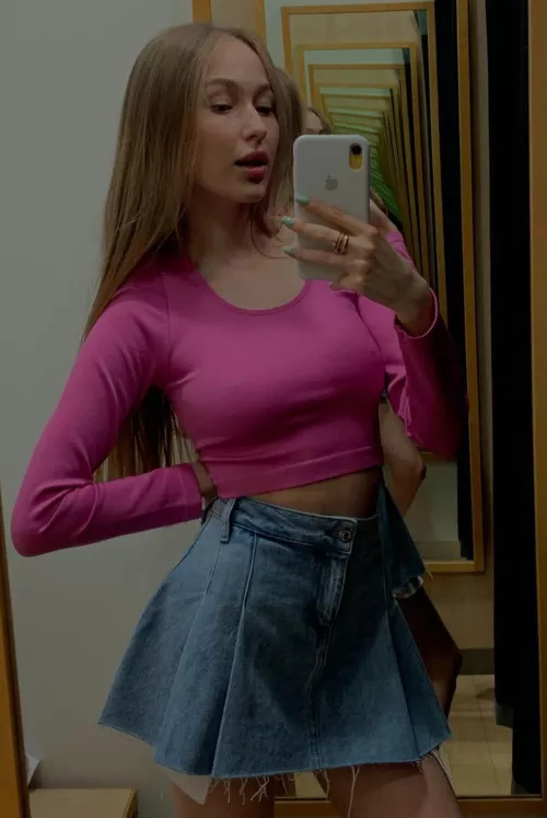 Wearing no bra to seduce guys in mall 