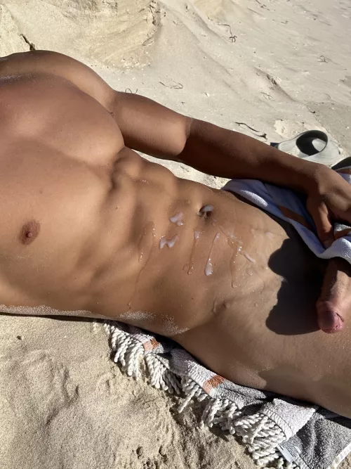 Would you clean me up at the beach? 🏖️😁👅