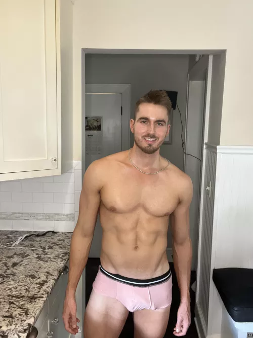 [27] men wear pink 