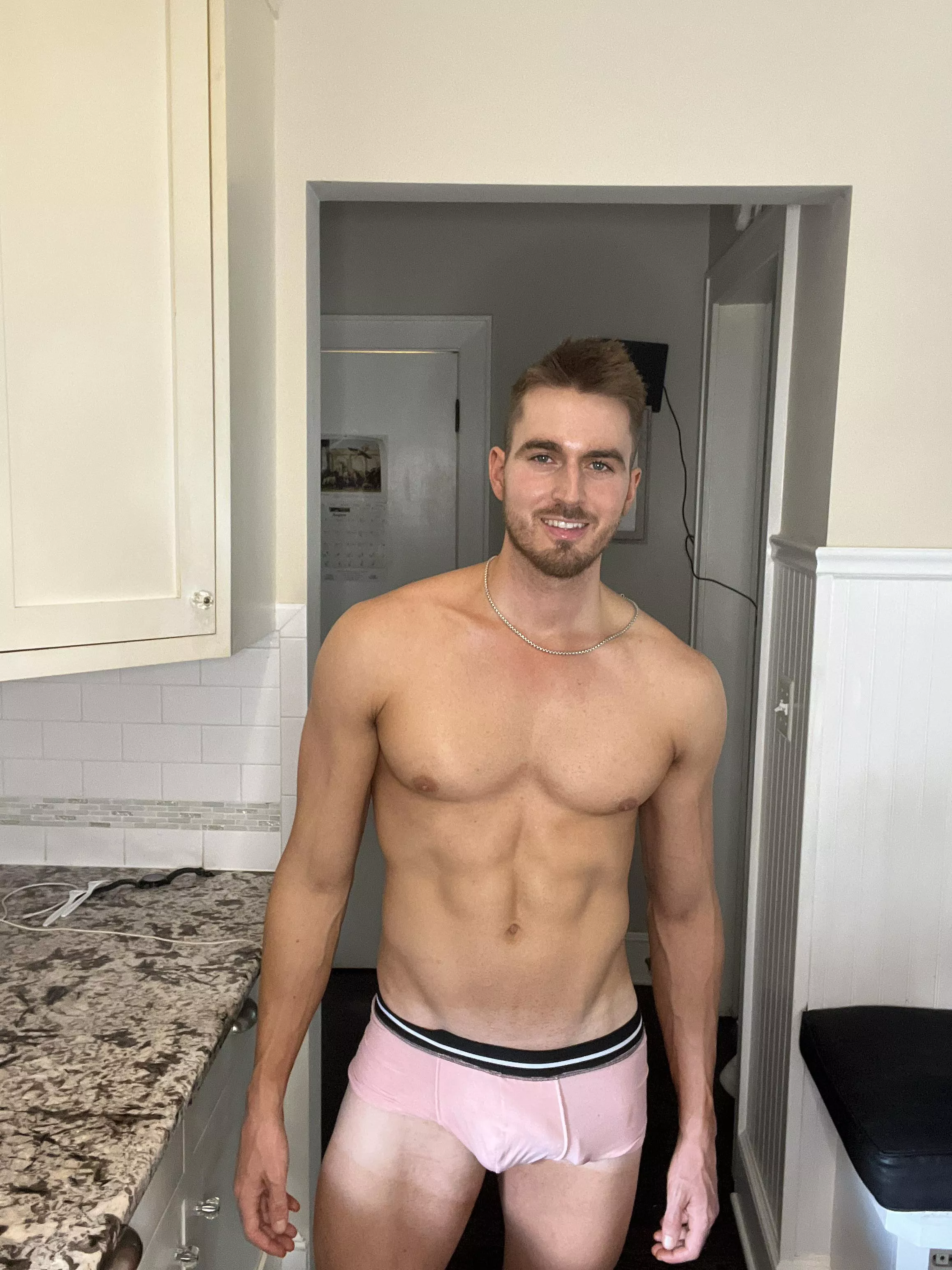 [27] men wear pink 