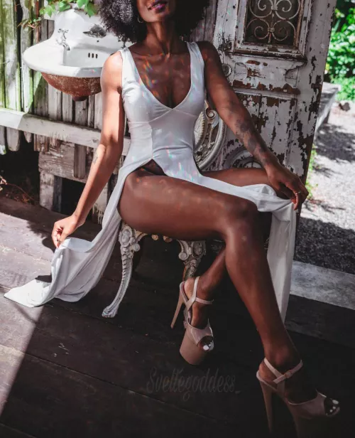 [F] 6’6” in these gorgeous heels 