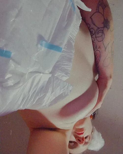 I told you my diapers aren't stinky 😮💨😤 just a little wet hehe 👉👈