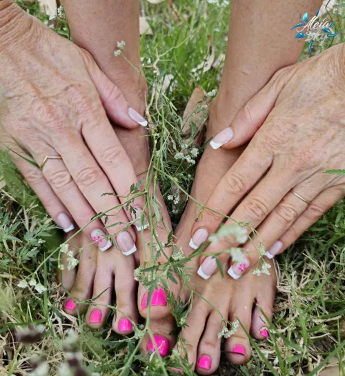 My nails with the flower look great in nature.