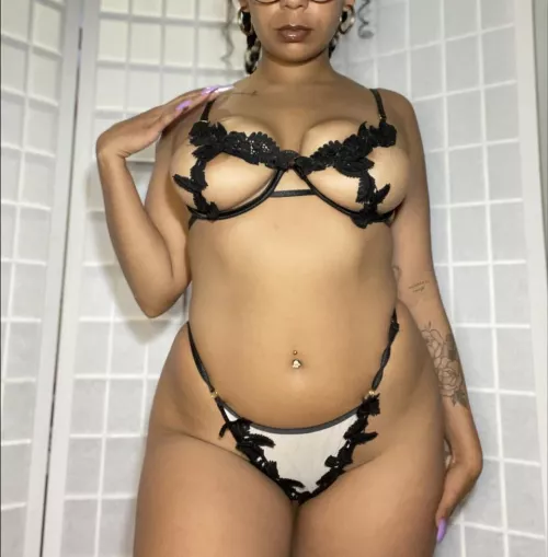 Perfect body to make you brainless and a gooner 